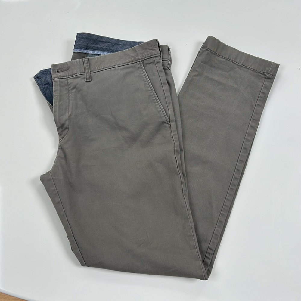 J. Crew men’s 484 Slim khaki/army colored pants